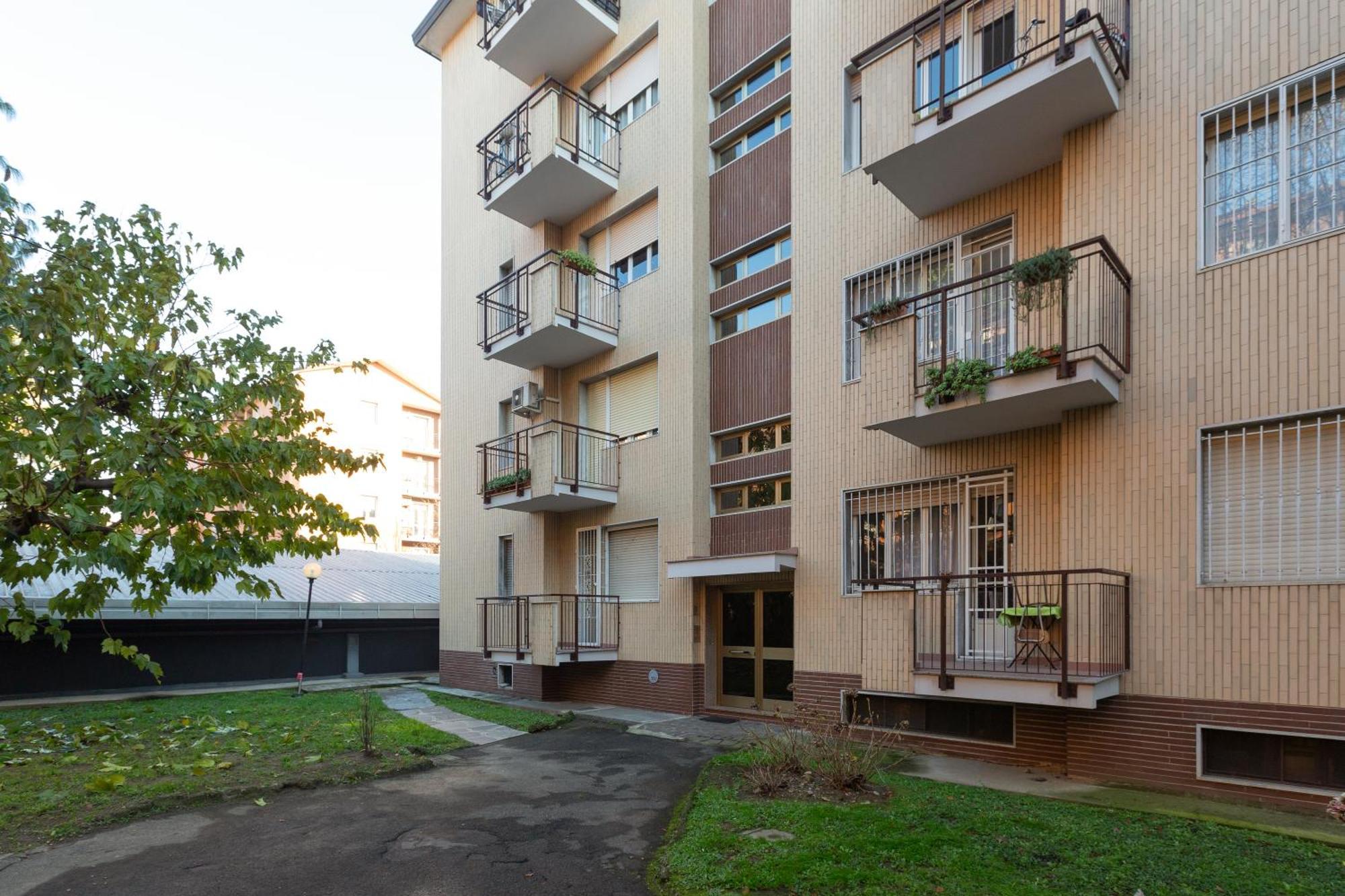 Milan-Linate Apartment With Balcony ภายนอก รูปภาพ