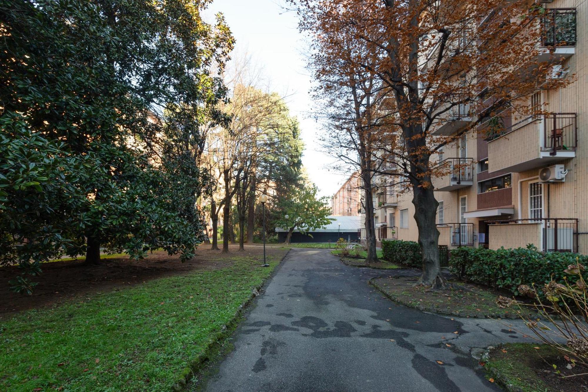 Milan-Linate Apartment With Balcony ภายนอก รูปภาพ